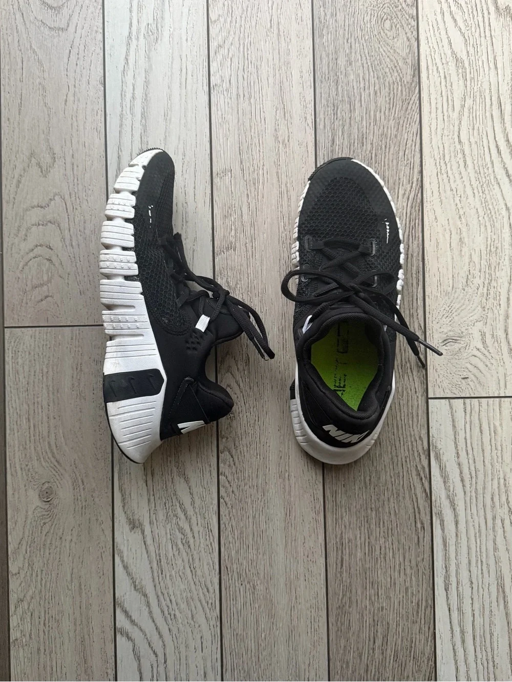 Nike Women’s Free Metcon Run 4 Black and White Athletic Sneakers 8.5